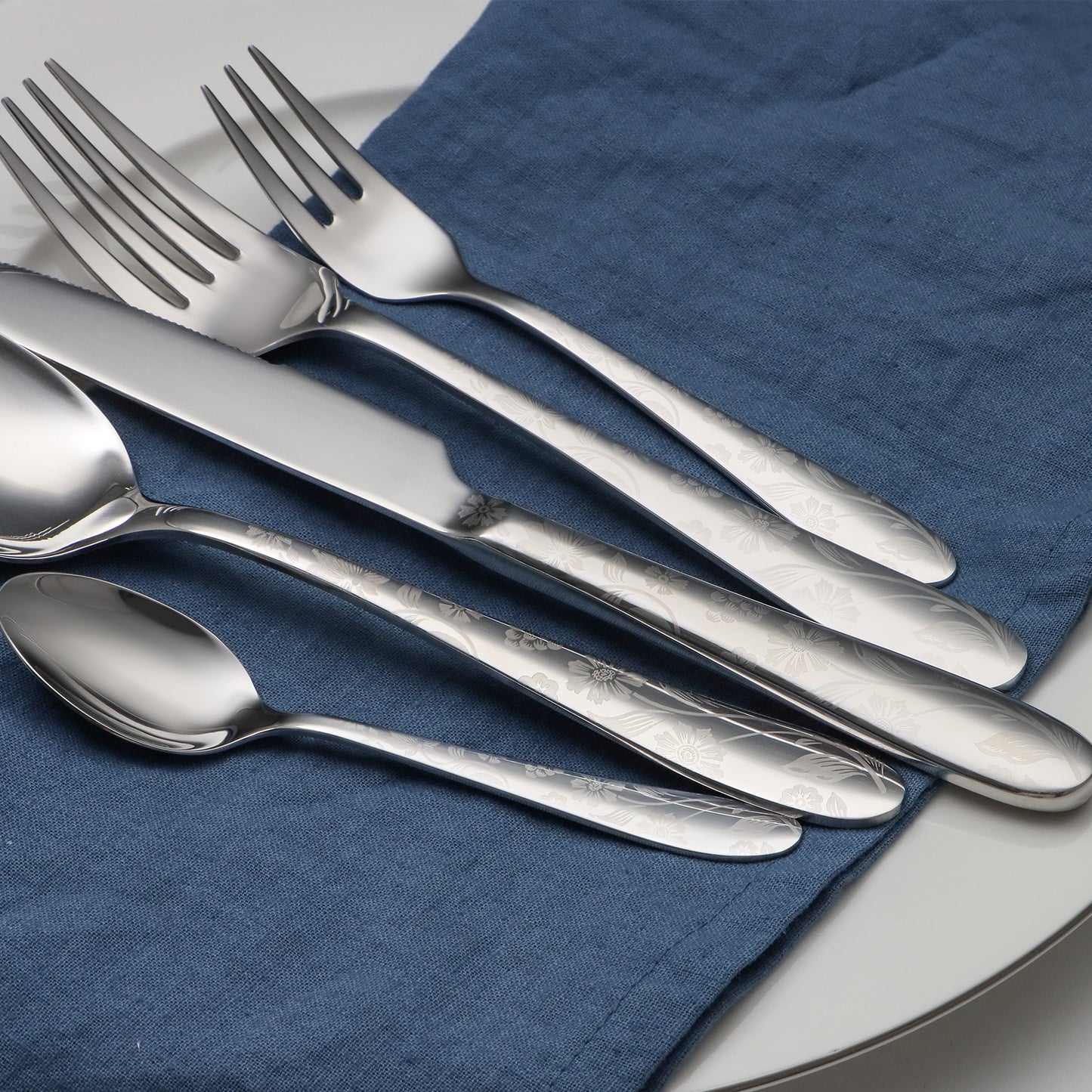 KH2000 Mirror-Finish Daisy Print Flatware Set