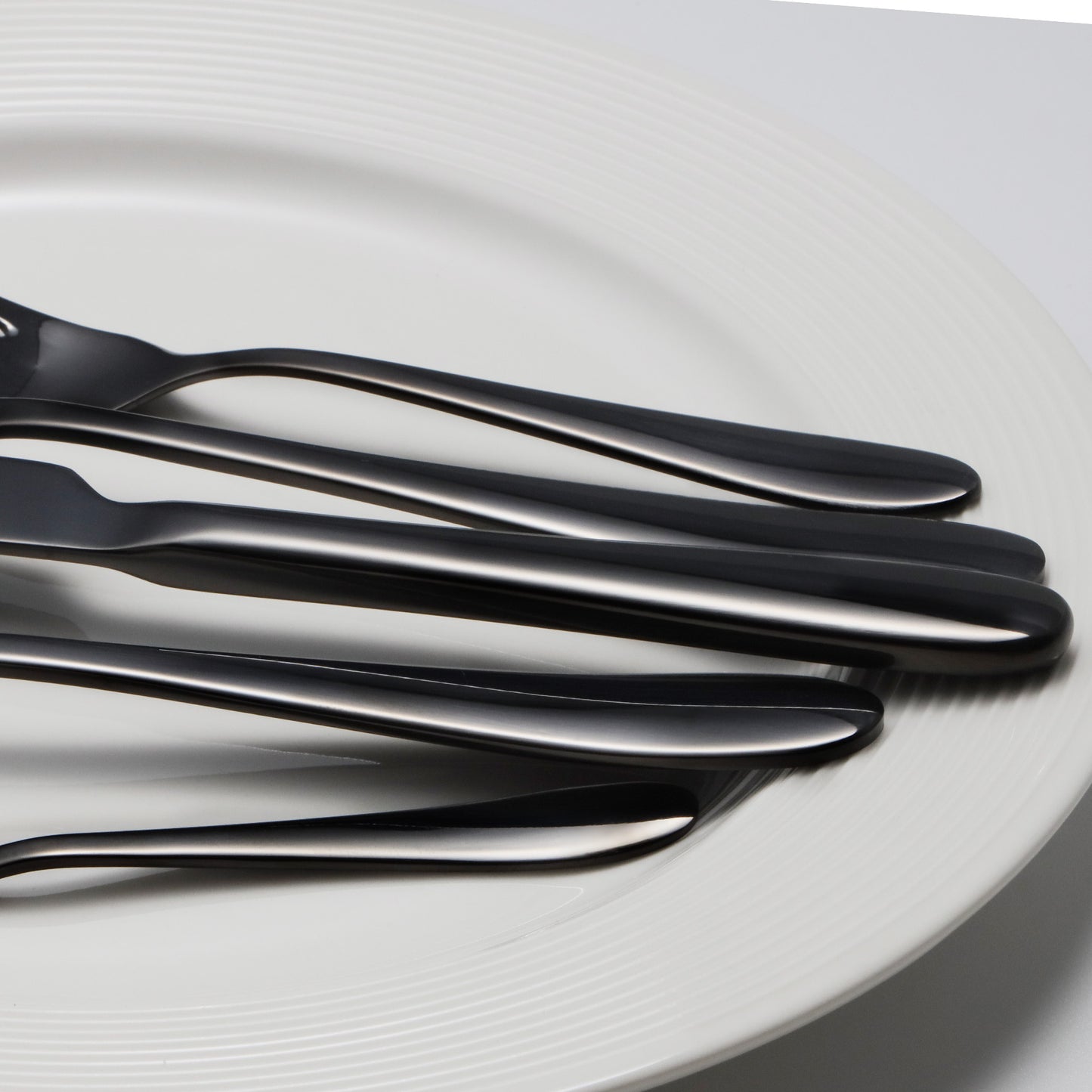 Mirror-Finish Electroplated Black Flatware Set